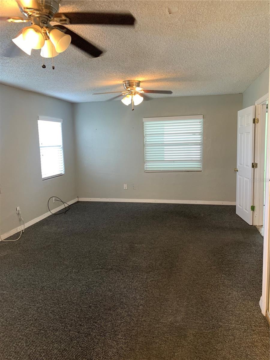 1023 W Gore St W Property Photo 5