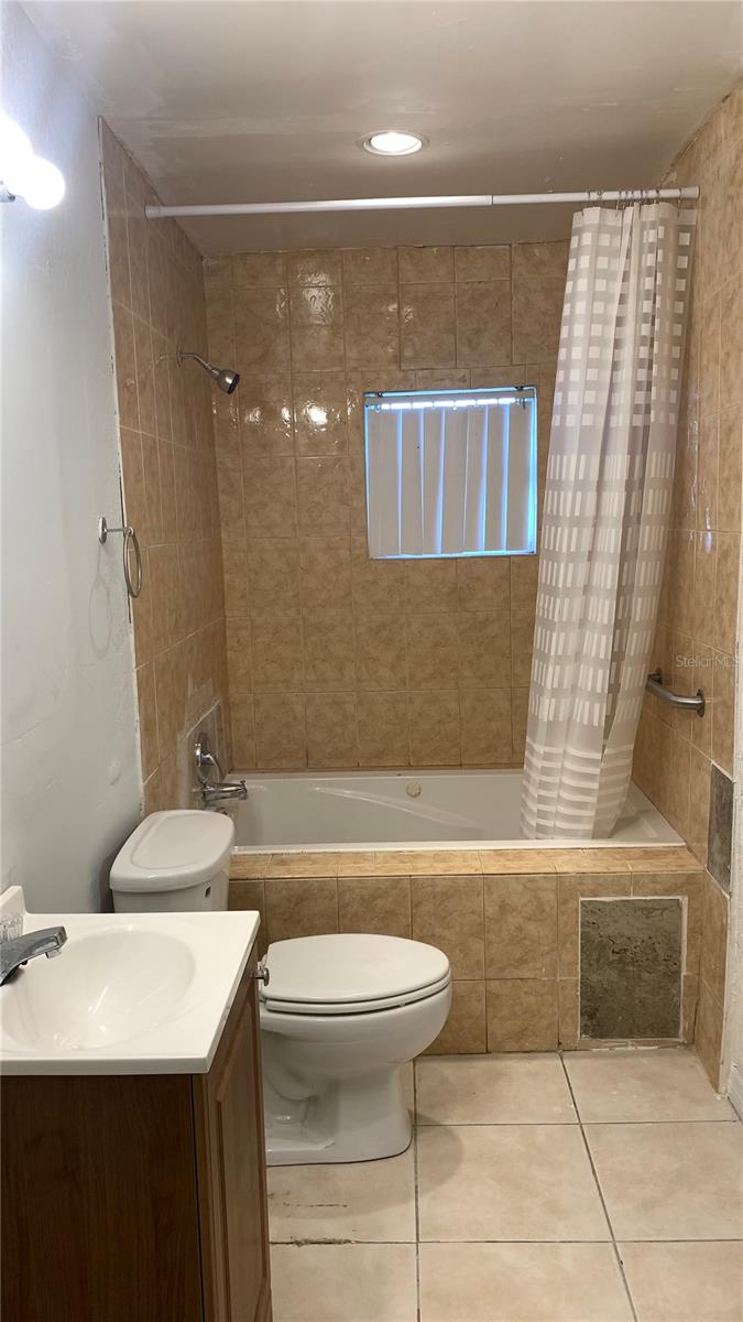 1023 W Gore St W Property Photo 8