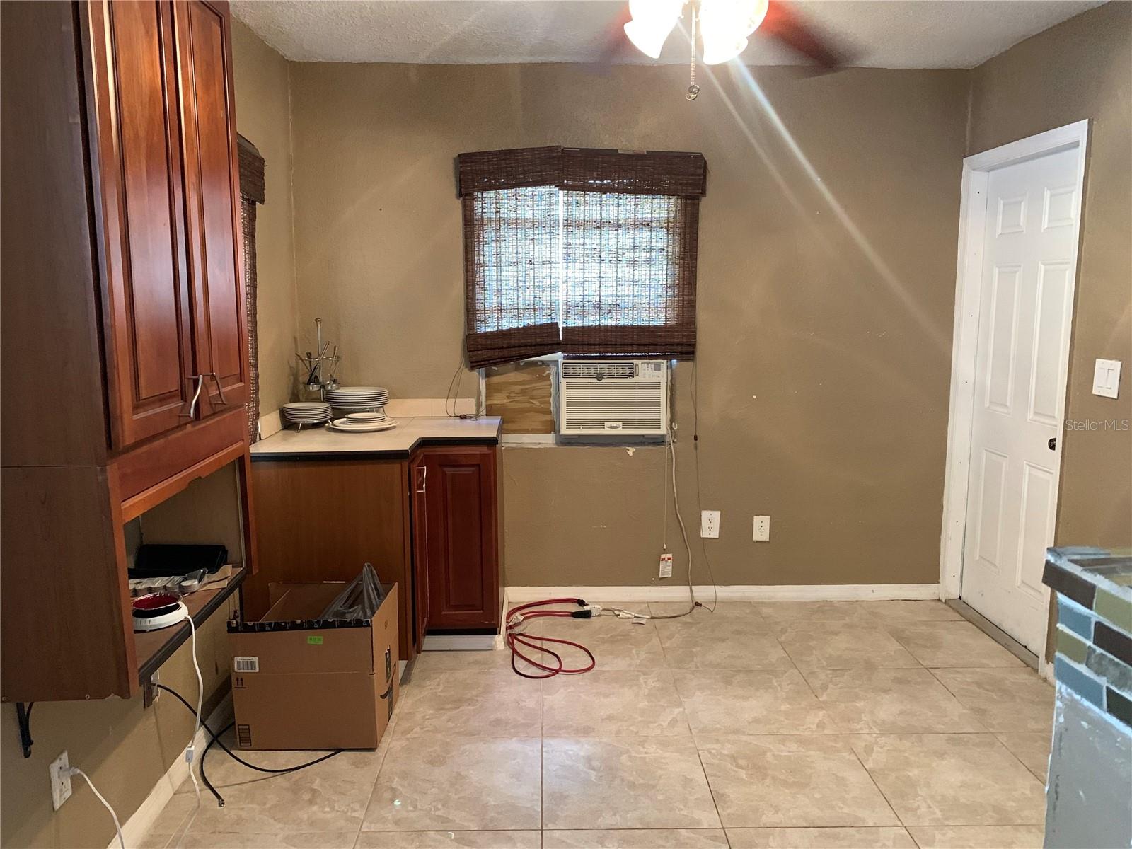 1023 W Gore St W Property Photo 17