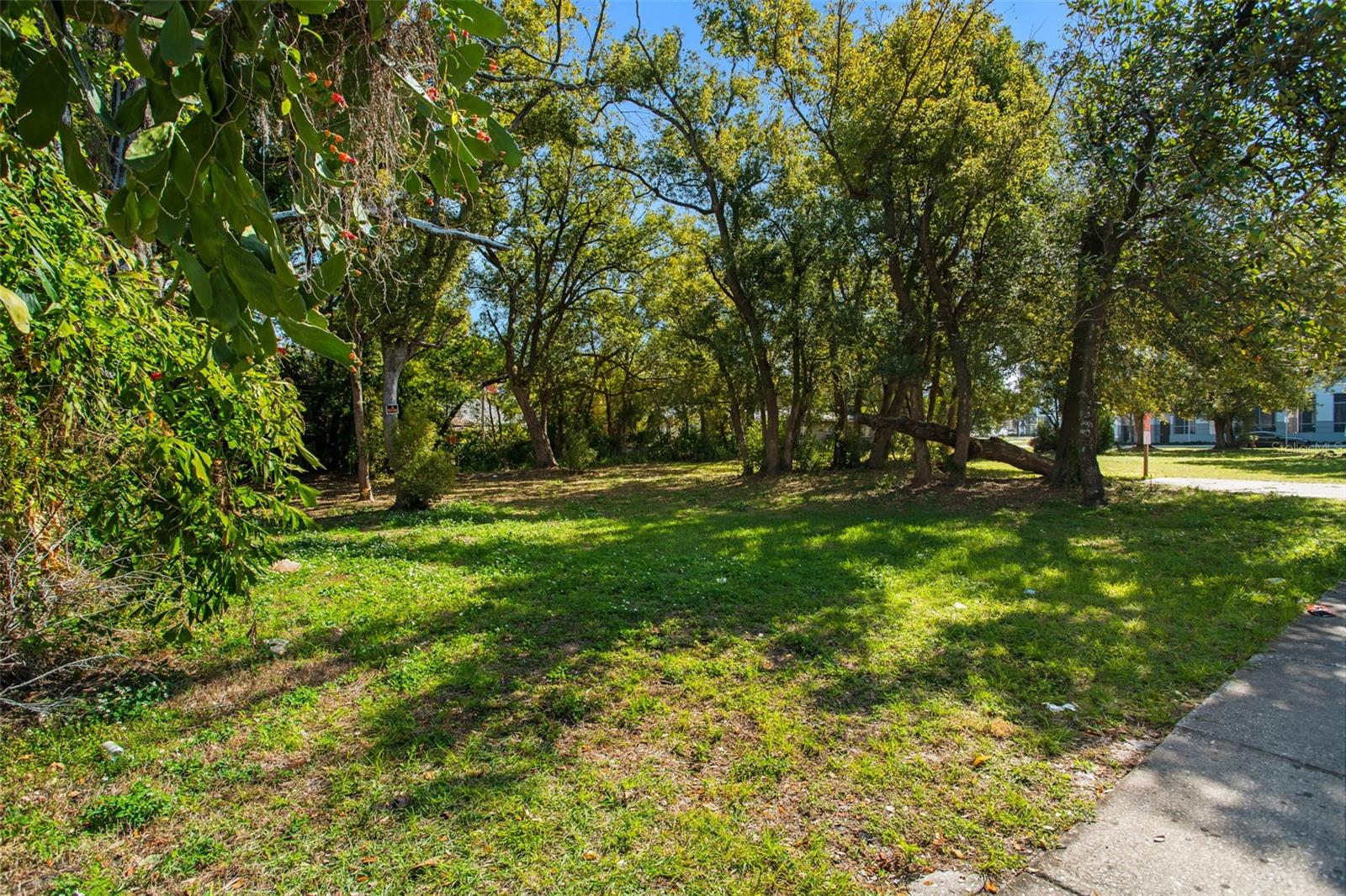 623 W Concord St Property Photo 8