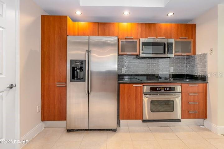 231 Riverside Drive #608 Property Photo 11