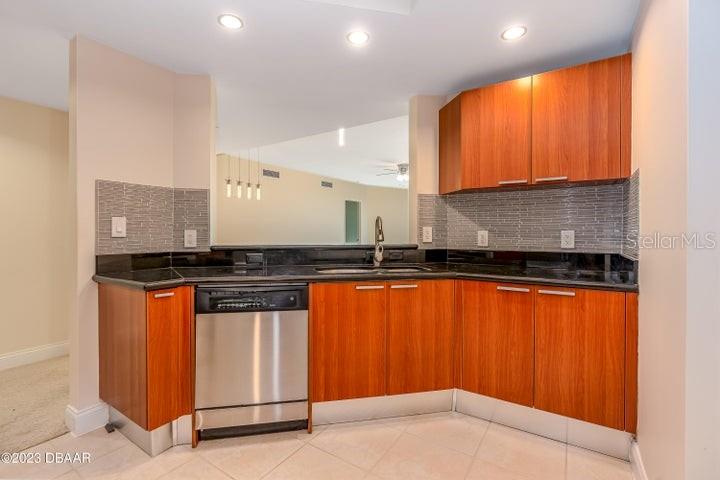 231 Riverside Drive #608 Property Photo 12