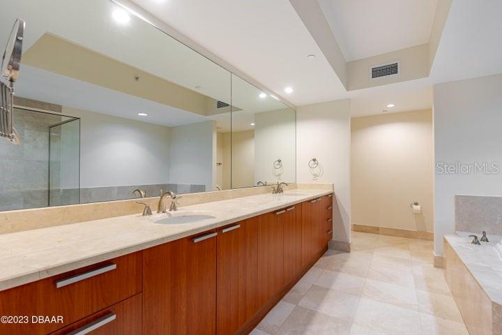 231 Riverside Drive #608 Property Photo 20