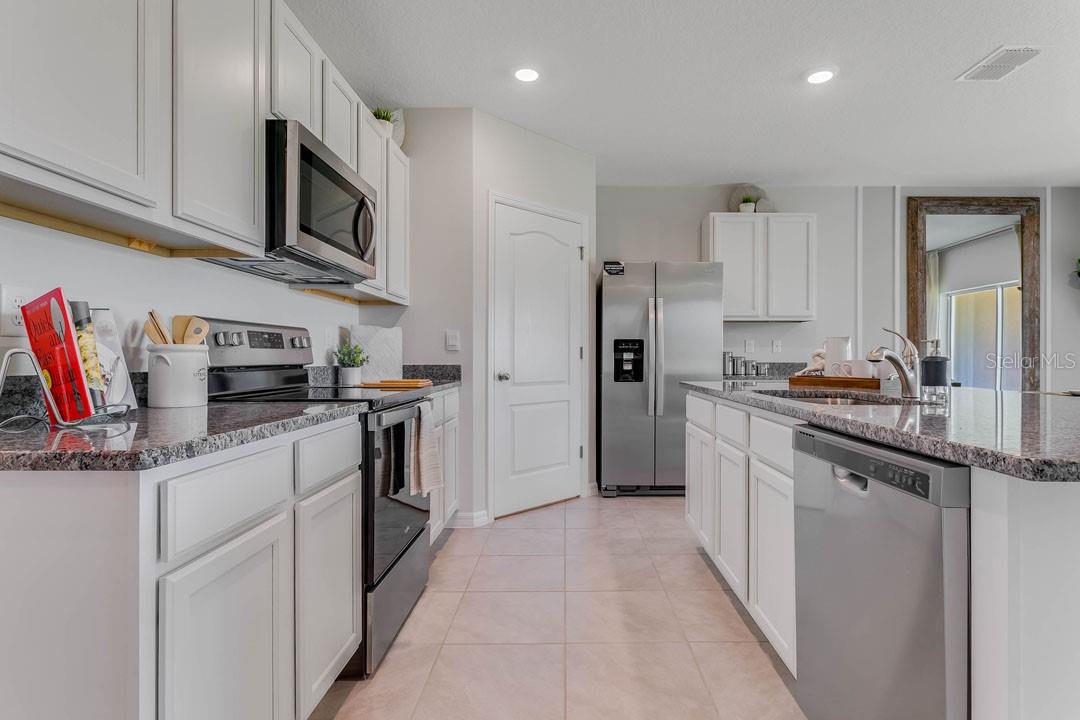 1689 S Acadian Drive Property Photo 10