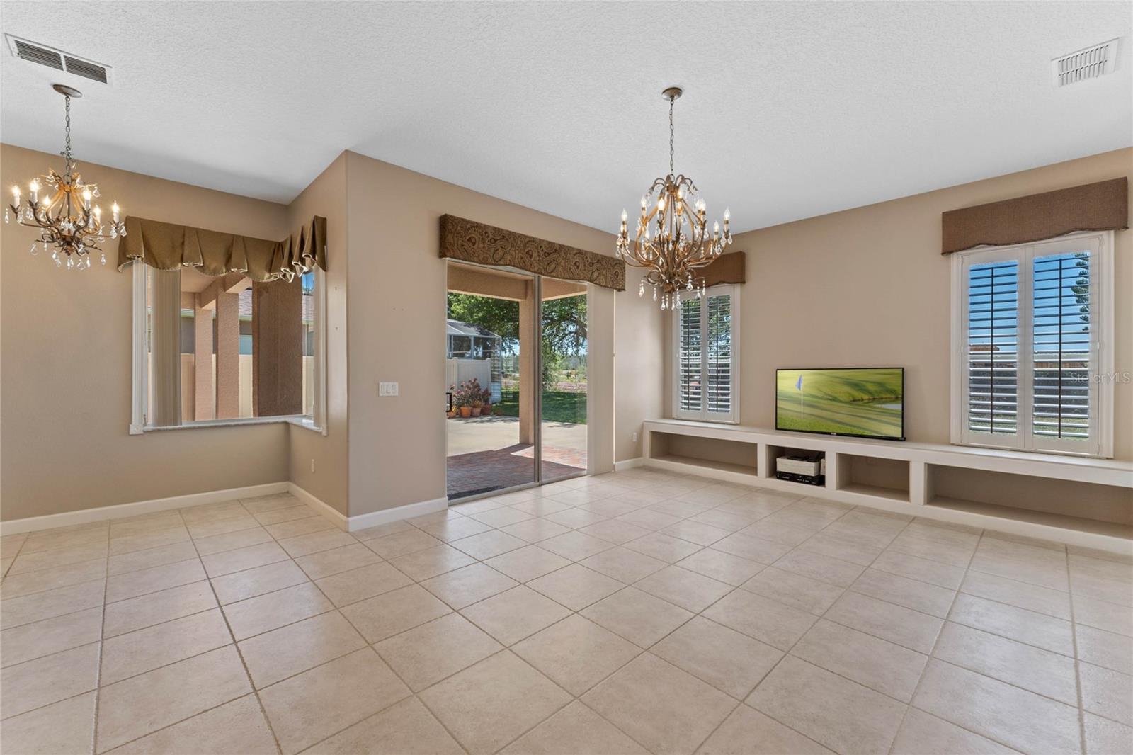 4986 Brightmour Cir Property Photo 6