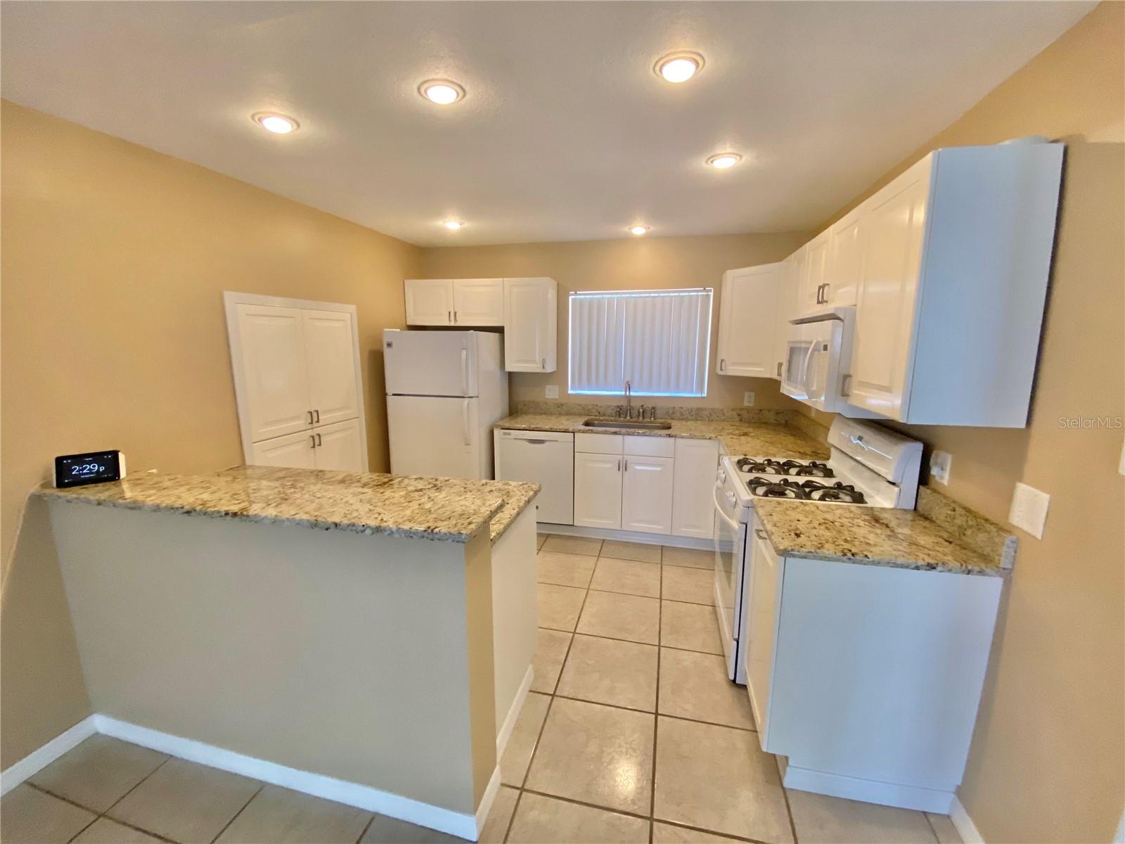 10401 Larissa St Property Photo 3