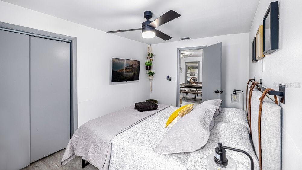 O6114643 Property Photo 11