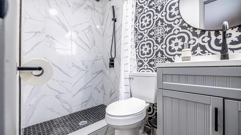 O6114643 Property Photo 12
