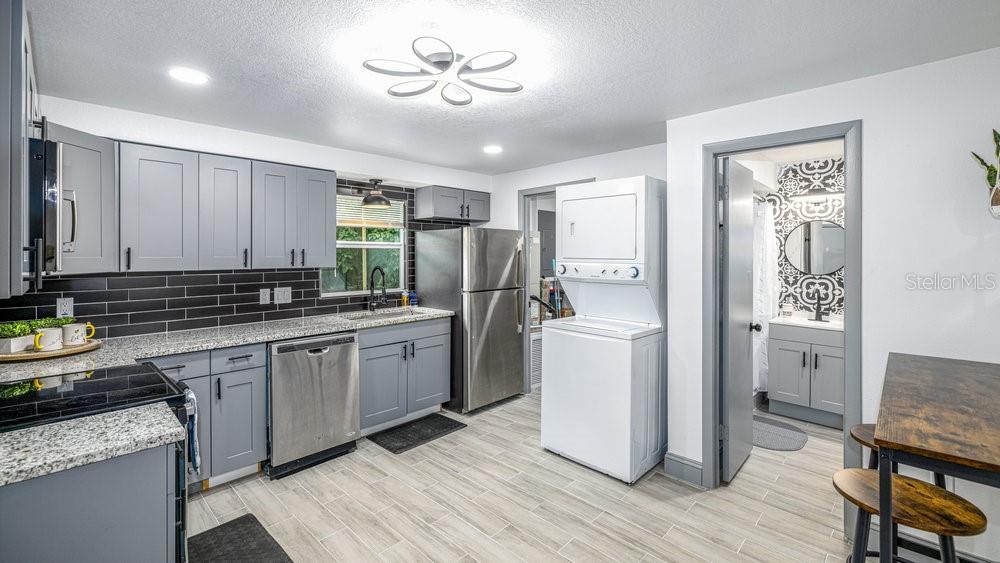 O6114643 Property Photo 13