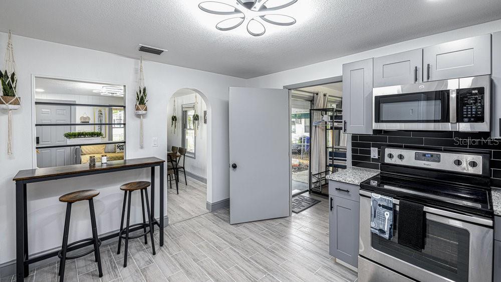 O6114643 Property Photo 15