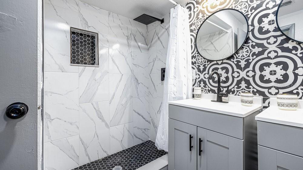 O6114643 Property Photo 22