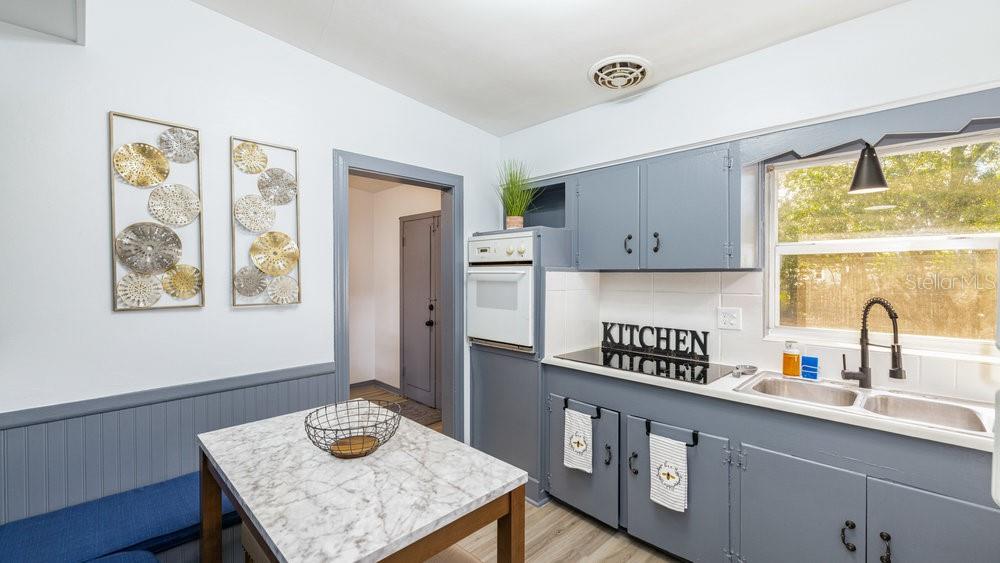 O6115229 Property Photo 9