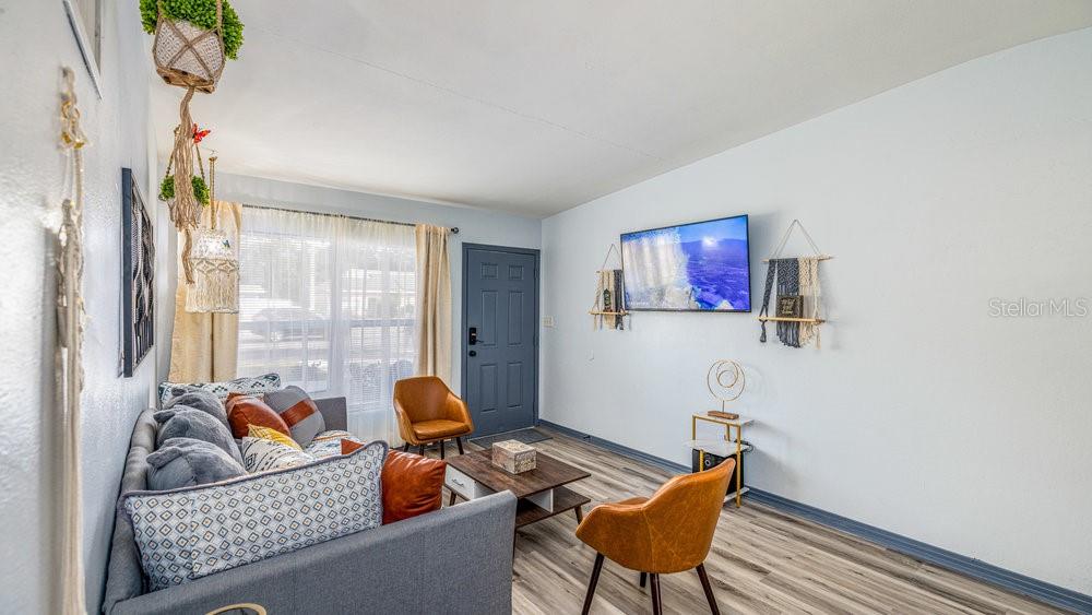 O6115229 Property Photo 11
