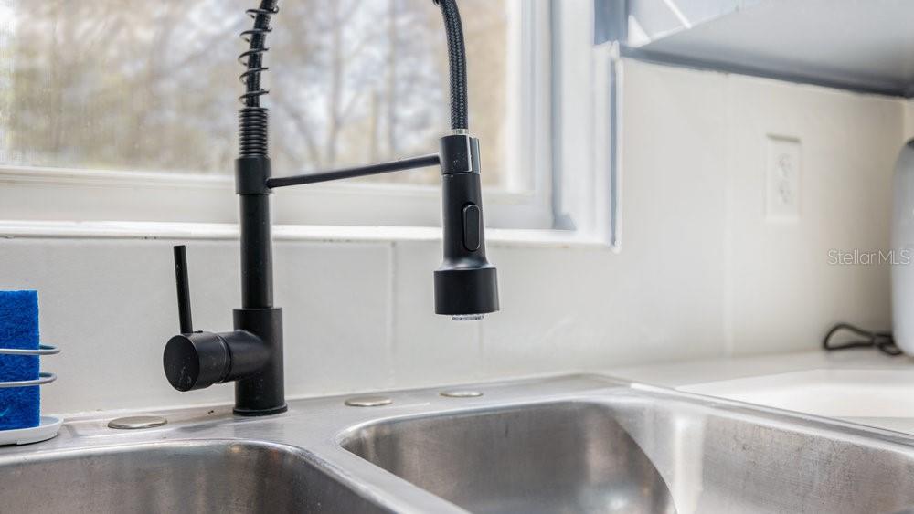 O6115229 Property Photo 15