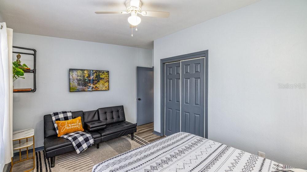 O6115229 Property Photo 16