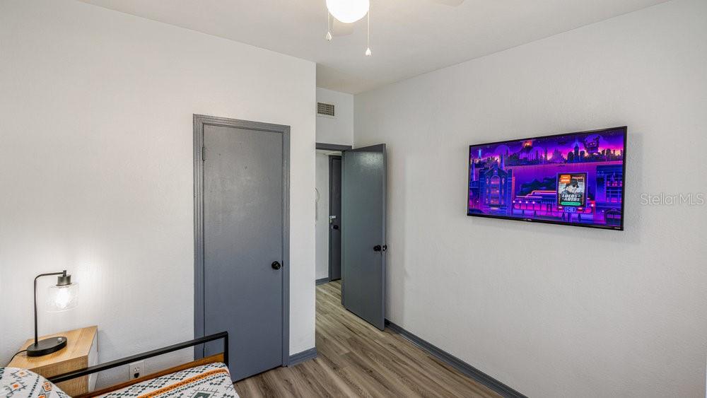 O6115229 Property Photo 18