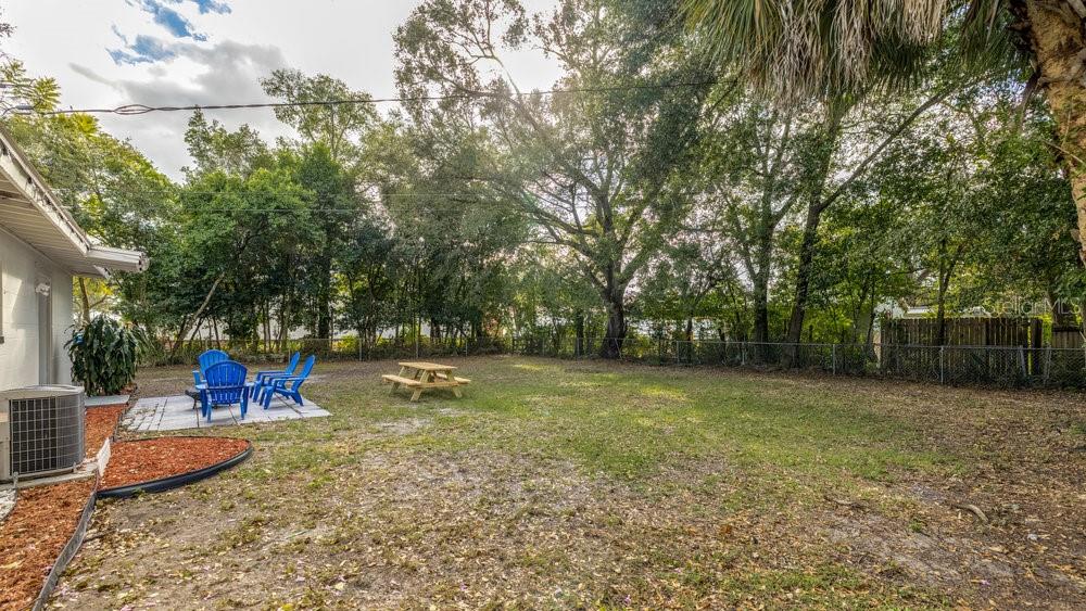 O6115229 Property Photo 23