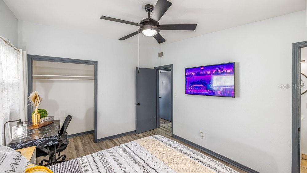 O6115229 Property Photo 26