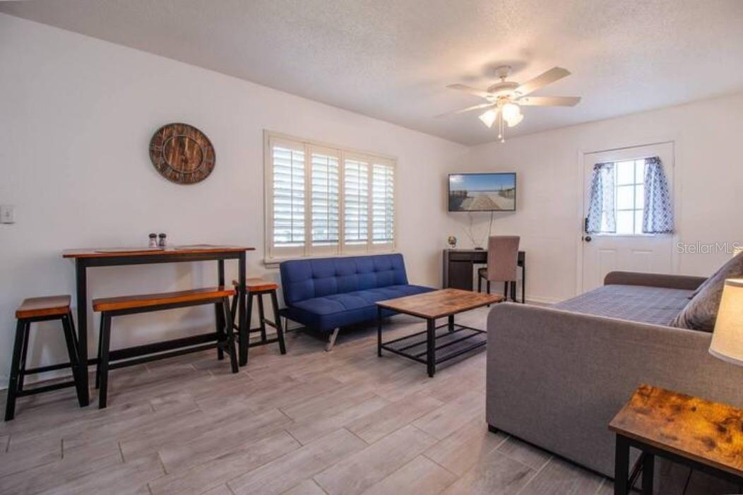 O6117175 Property Photo 5