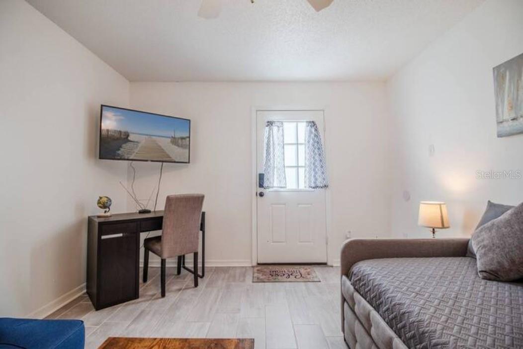 O6117175 Property Photo 6