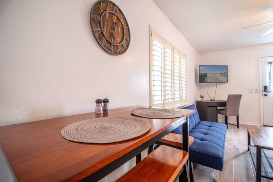 O6117175 Property Photo 14