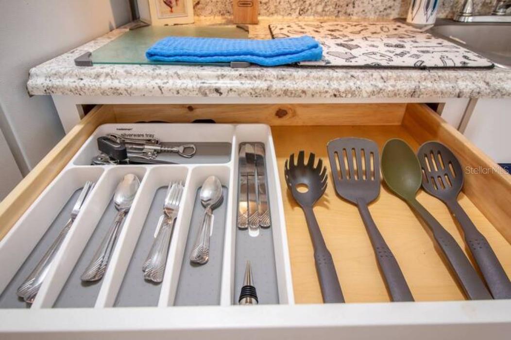 O6117175 Property Photo 17