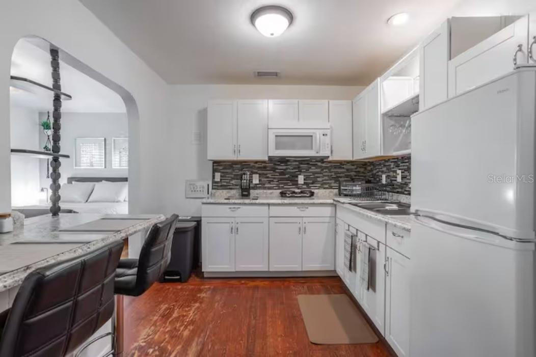 O6118210 Property Photo 4