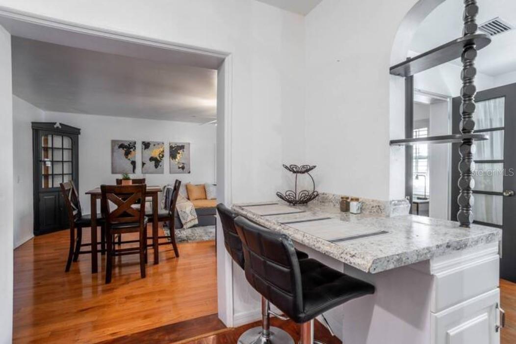 O6118210 Property Photo 7