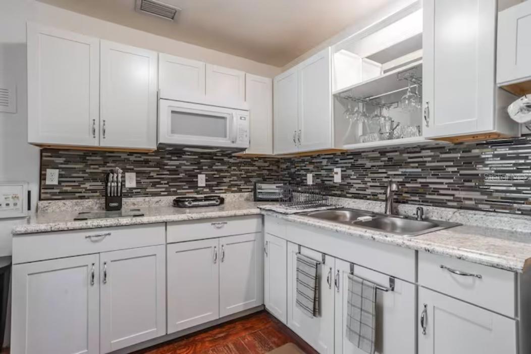 O6118210 Property Photo 8