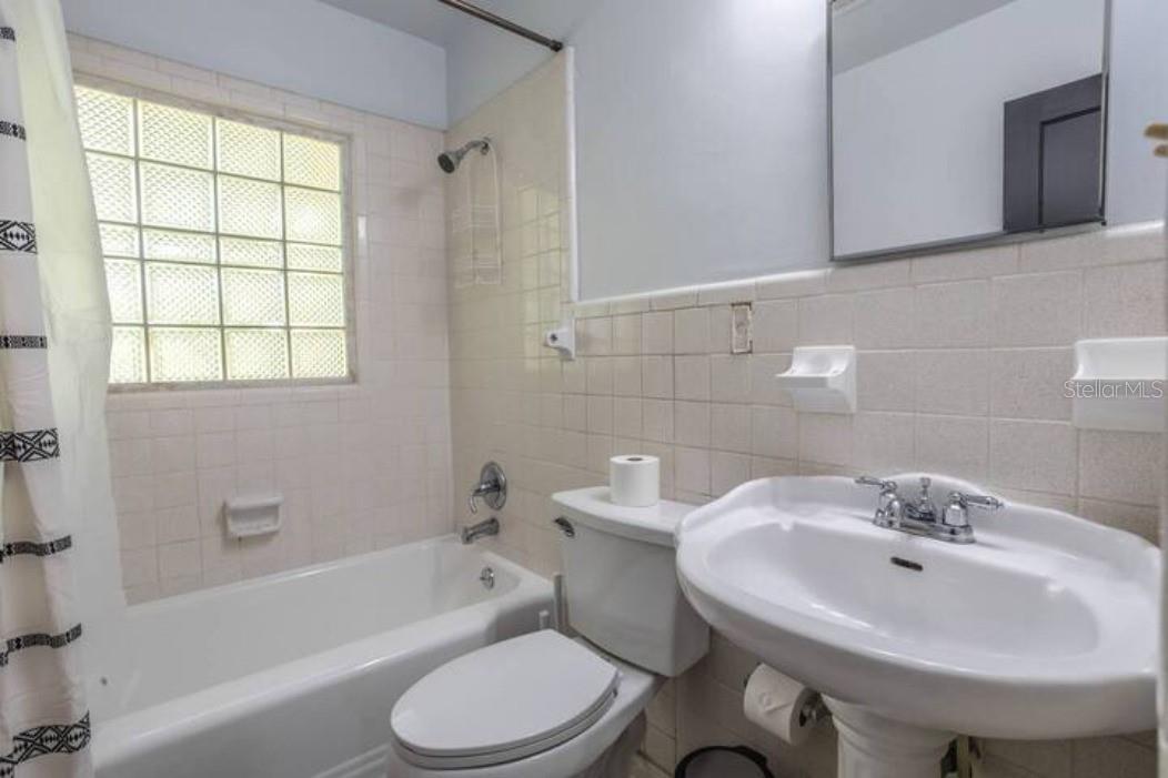O6118210 Property Photo 15