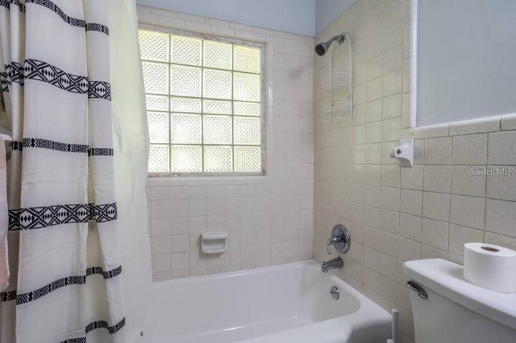 O6118210 Property Photo 16