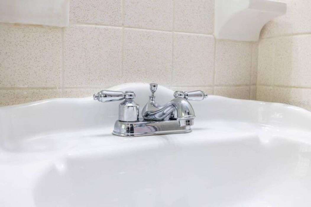 O6118210 Property Photo 17