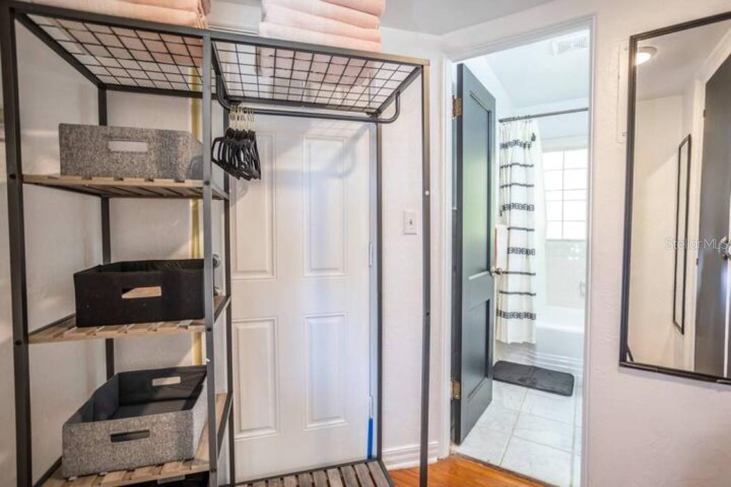 O6118210 Property Photo 18