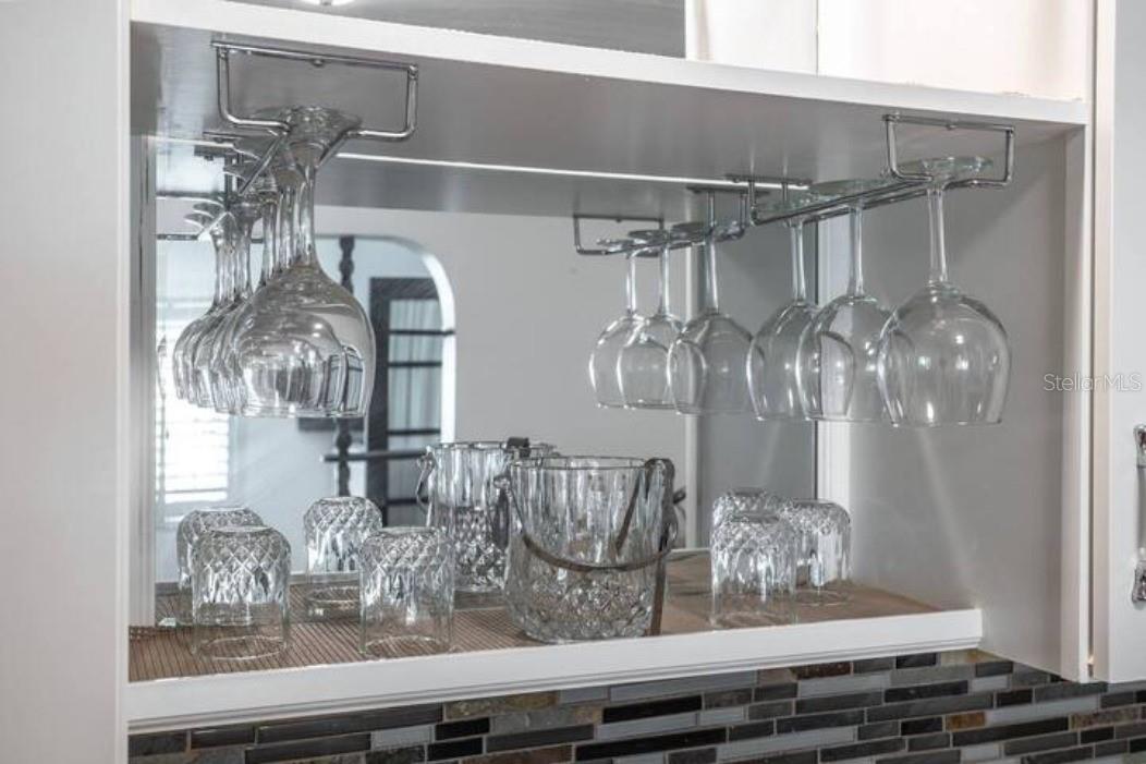 O6118210 Property Photo 24