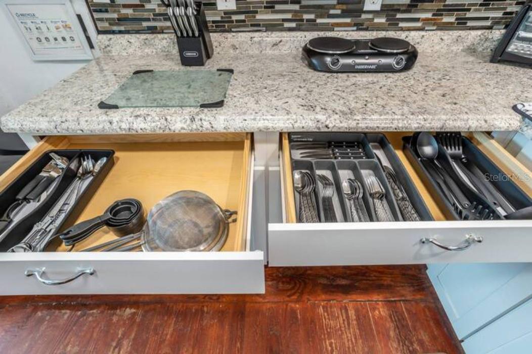 O6118210 Property Photo 26