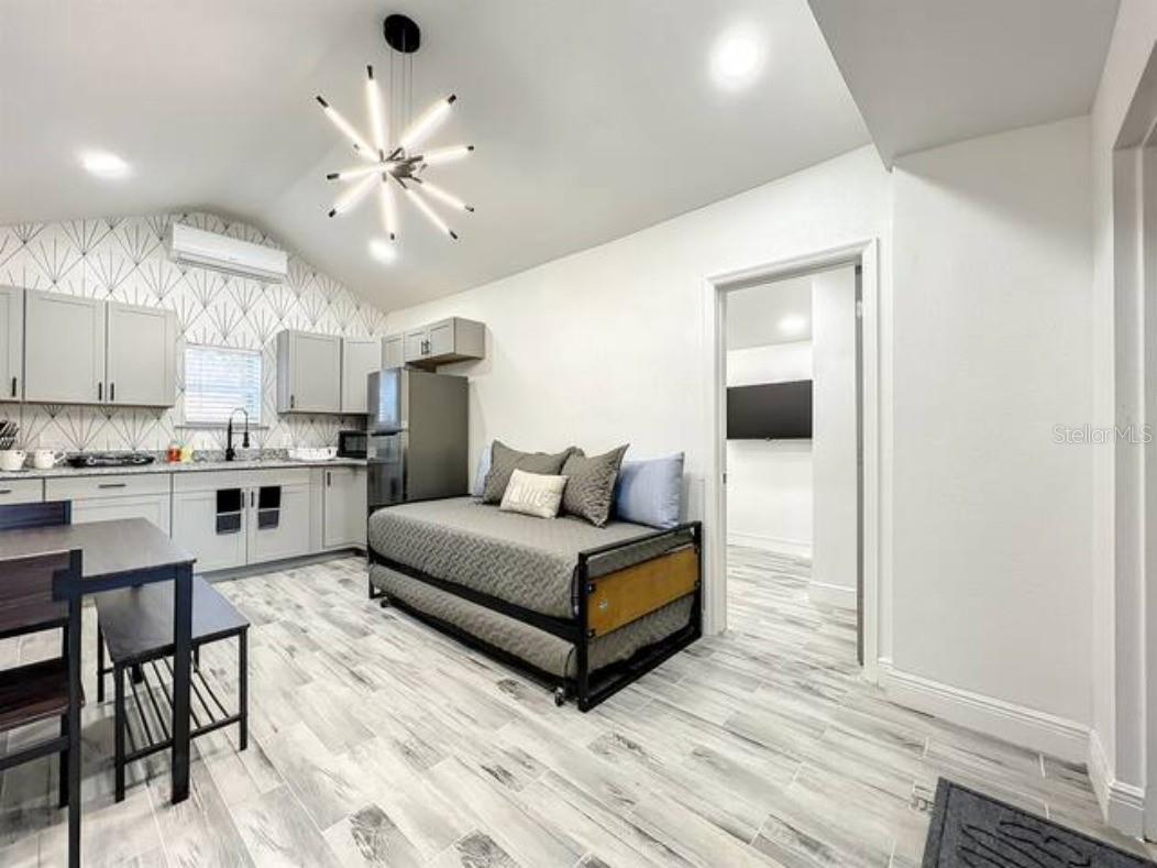 O6118579 Property Photo 4