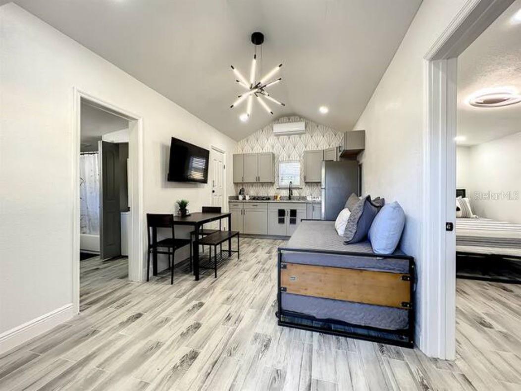 O6118579 Property Photo 5