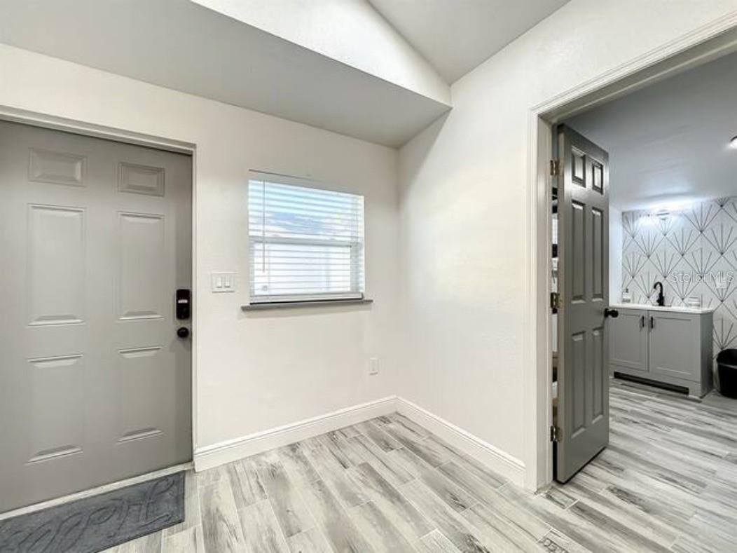 O6118579 Property Photo 7