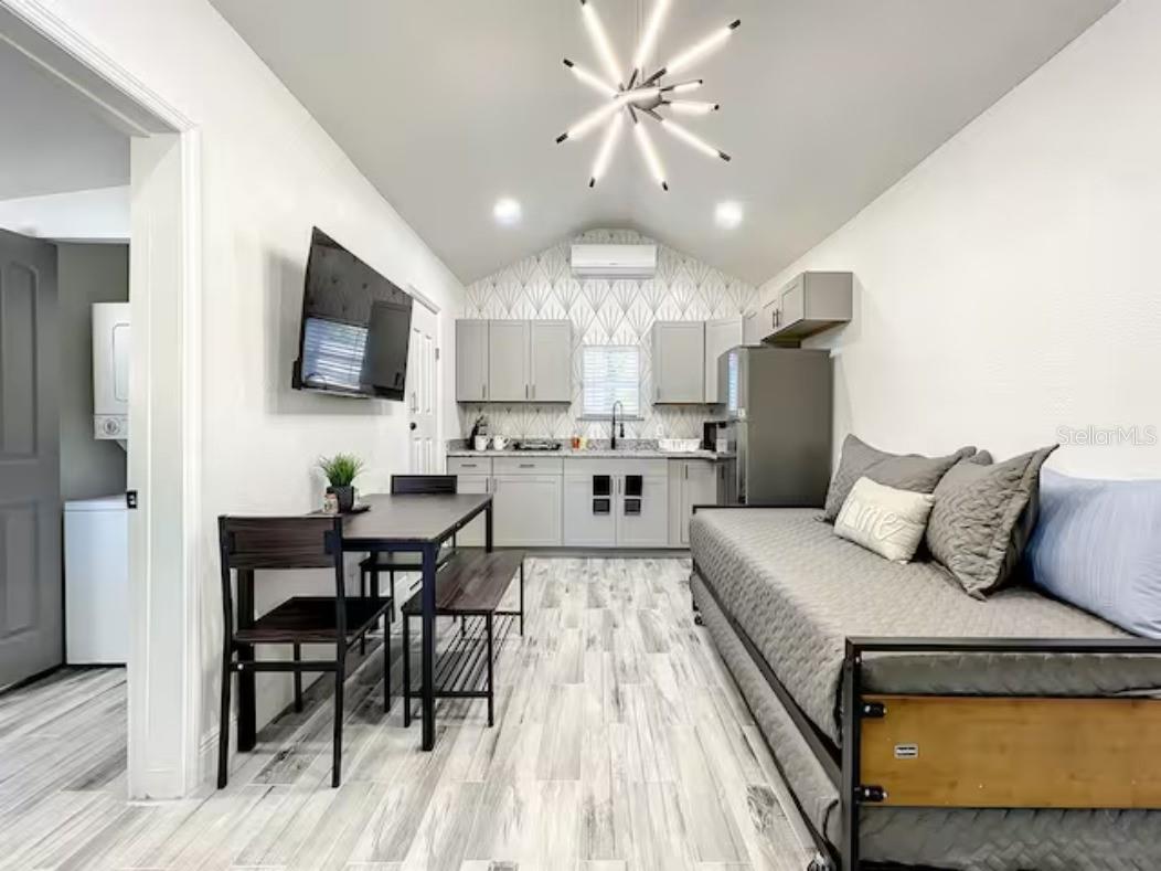 O6118579 Property Photo 8