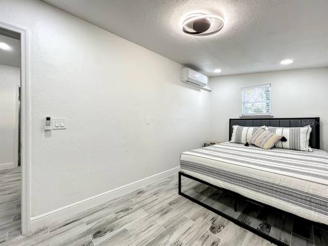 O6118579 Property Photo 10