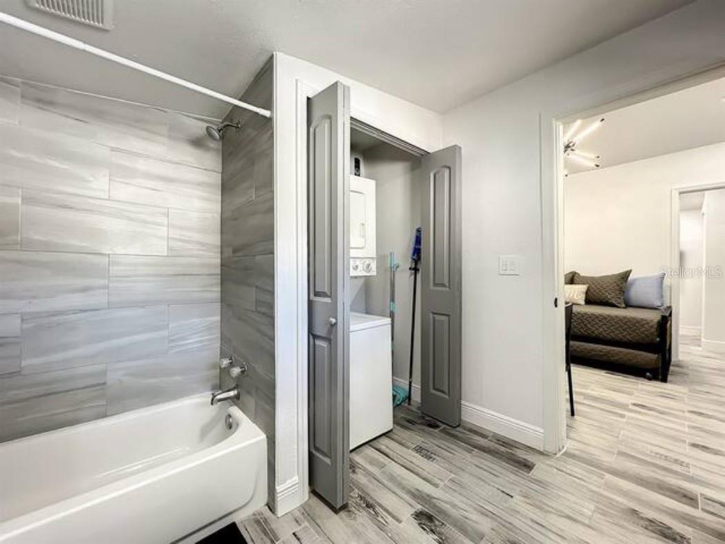 O6118579 Property Photo 12