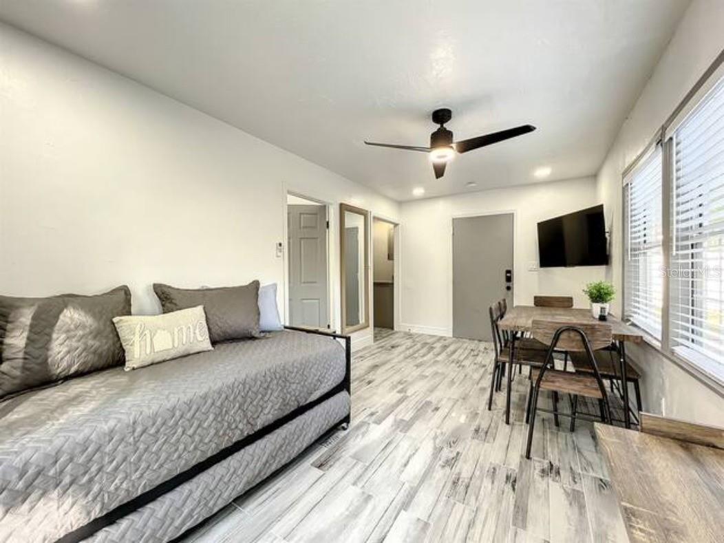 O6118626 Property Photo 3