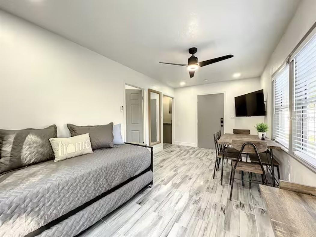 O6118626 Property Photo 4