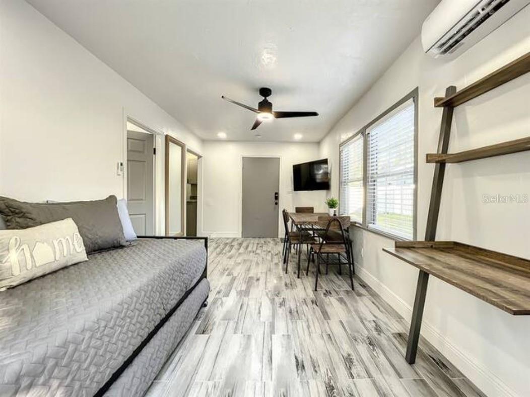 O6118626 Property Photo 6