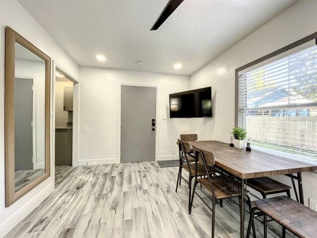 O6118626 Property Photo 8
