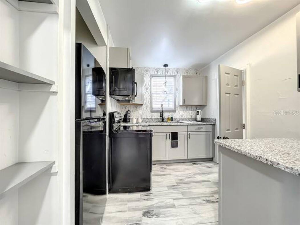 O6118626 Property Photo 10