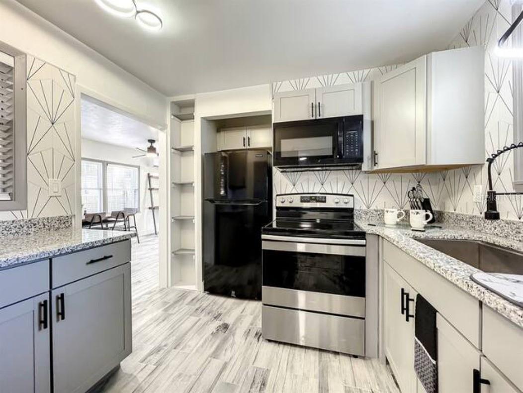 O6118626 Property Photo 12