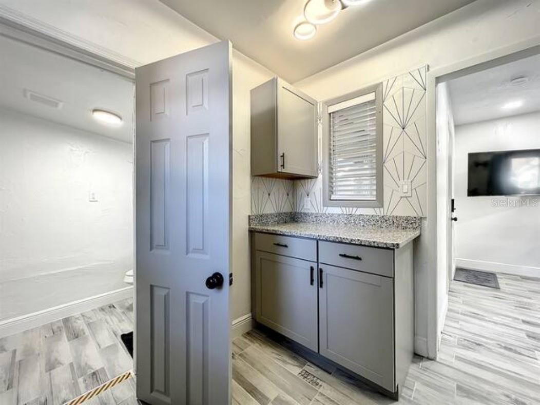 O6118626 Property Photo 13