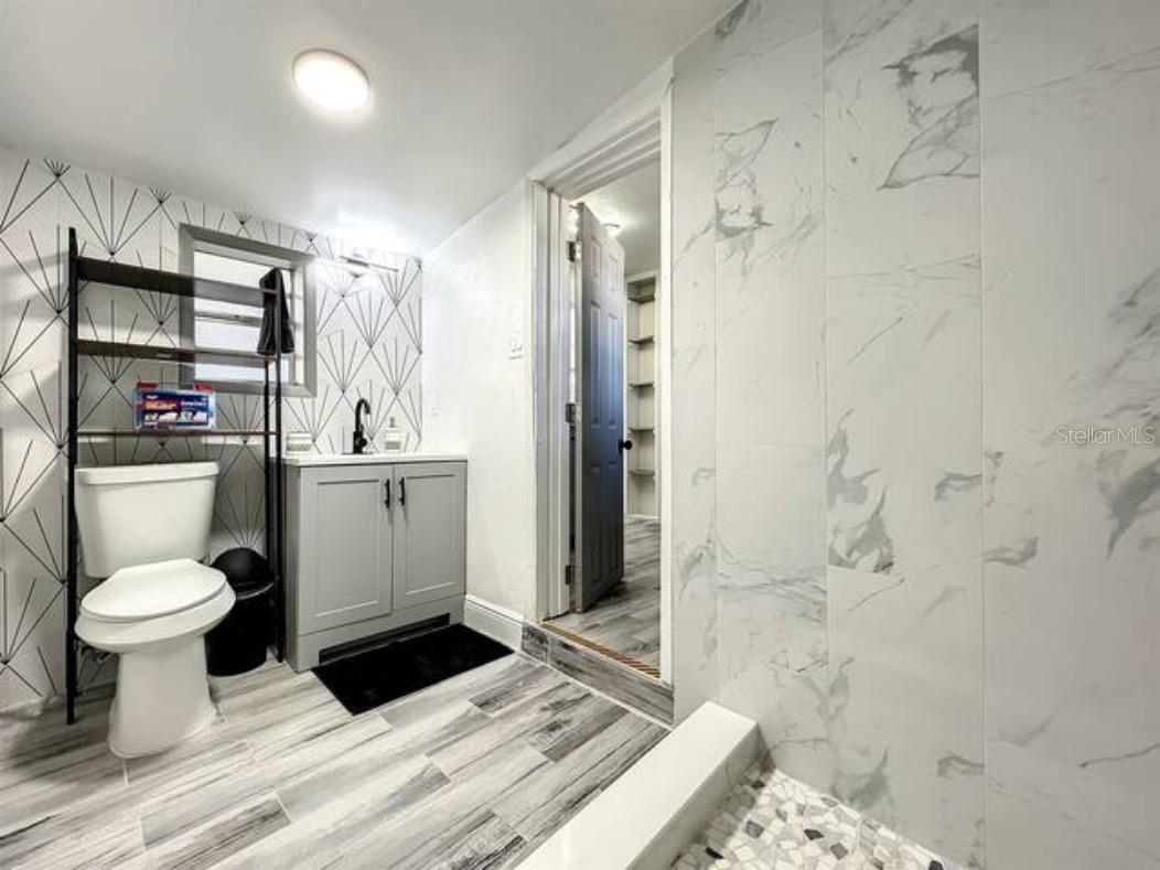 O6118626 Property Photo 17