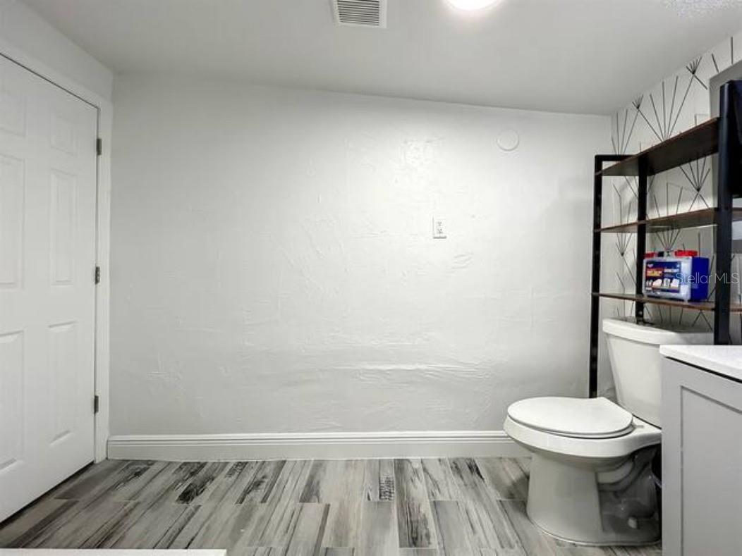 O6118626 Property Photo 18